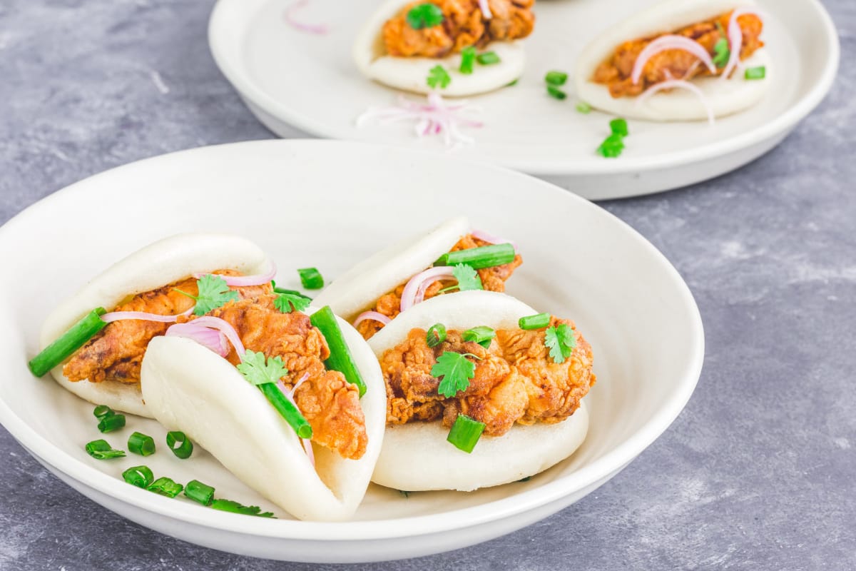 Bao buns au poulet frit croustillant