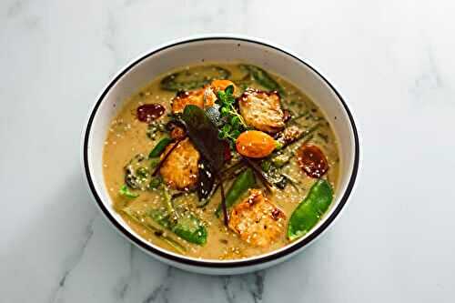 Curry vert thaï vegan au tofu soyeux poêlé