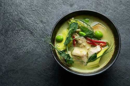 Curry vert thaïlandais au poulet, edamame et pousses de bambou