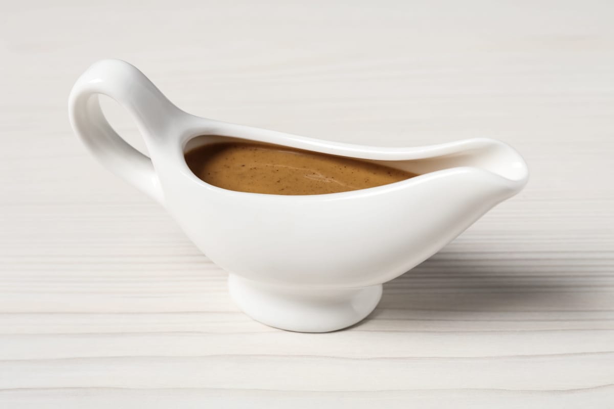 Sauce brune au jus de viande et poivre noir