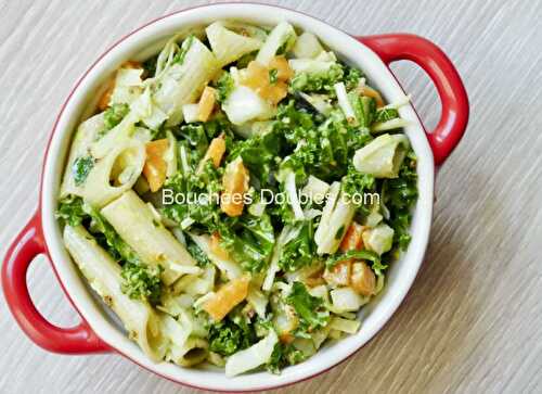 Cuisine alcaline : penne, chou kale, carotte et radis marinés