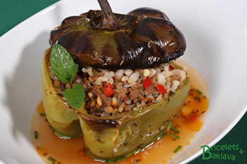 Dolmas de poivrons verts au bœuf et au riz