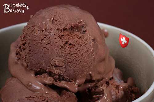 Glace au chocolat au lait des Alpes suisses