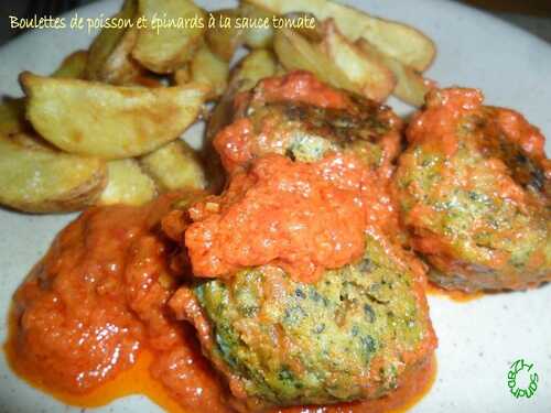 Boulettes de poisson et épinards, à la sauce tomate