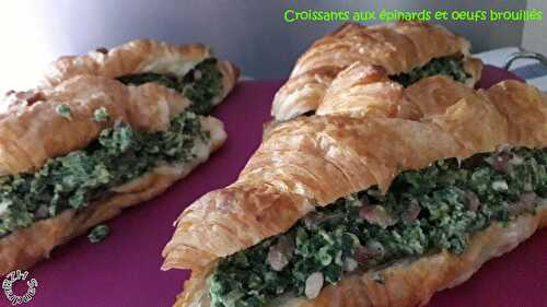 Croissants aux épinards et oeufs brouillés