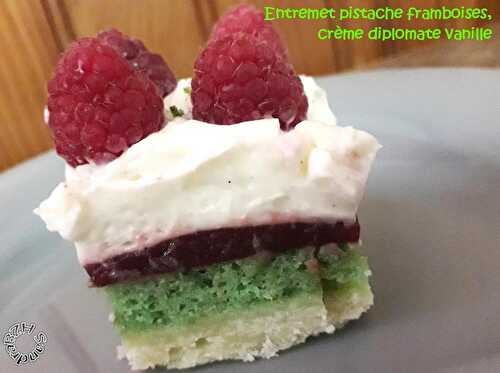 Entremet pistache framboise et crème diplomate vanille