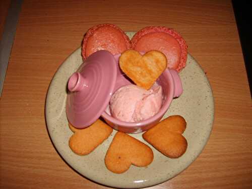 Glace aux biscuits roses