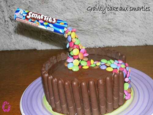 Gravity Cake ou gâteau suspendu aux Smarties