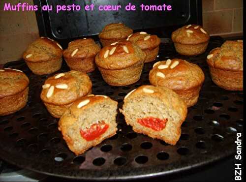 Mini croissants au jambon et muffins pesto au coeur de tomate