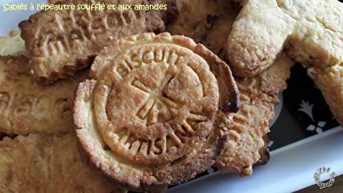 Sablés à l'épeautre soufflé et aux amandes