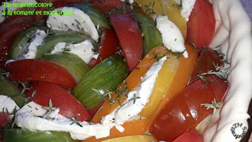 Tarte multicolore à la tomate et mozzarella