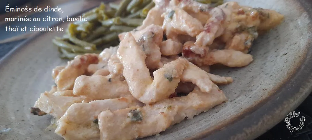 Emincés de dinde marinés au citron, basilic thaï et ciboulette