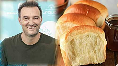 Secrets de chef : Comment Cyril Lignac réalise une brioche moelleuse parfaite !