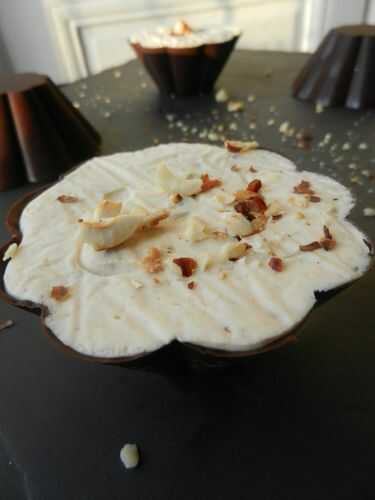 Dessert glacé (Semifreddo) aux noisettes / coque au chocolat (sans sorbetière)