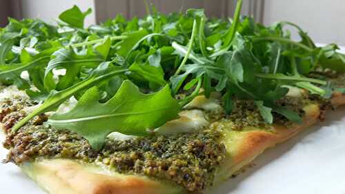 Pizza verte // pesto de pistache - roquette - mozzarella