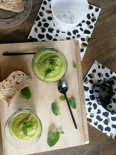 Soupe froide petits pois / courgettes / menthe