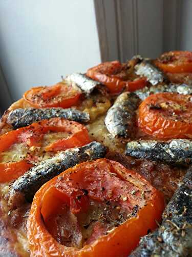 Tarte fine sardines/oignons confits/tomates