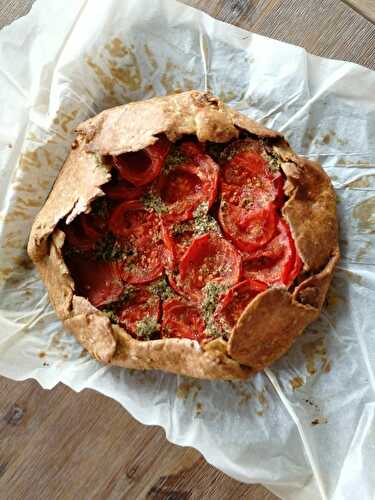 Tarte rustique aux tomates et pesto