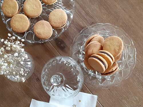 Biscuits sablés fourrés au chocolat