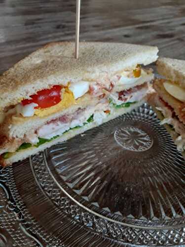 Club sandwich poulet / lard / oeuf / mayo  - C secrets gourmands