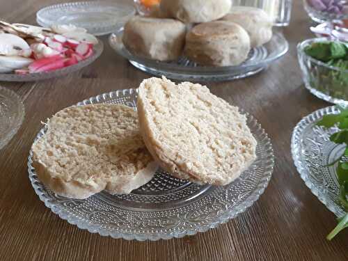 Muffins anglais, pour le petit déjeuner, un pique-nique, un brunch ...