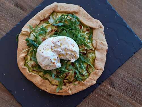 Tarte rustique courgettes, burrata, piment d'Espelette et parmesan