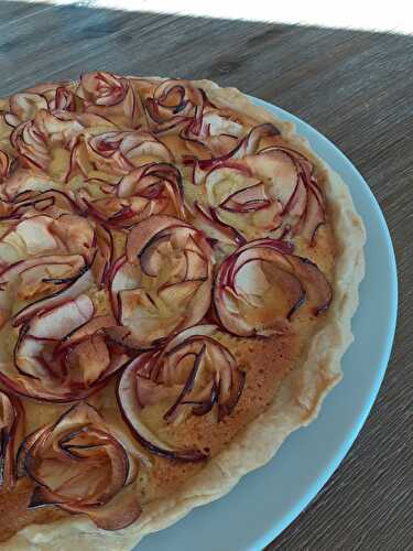 Tarte à la crème d'amande et aux fleurs de pommes