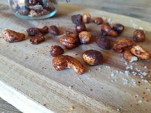 Noix de cajou, amandes, noisettes épicées et caramélisées