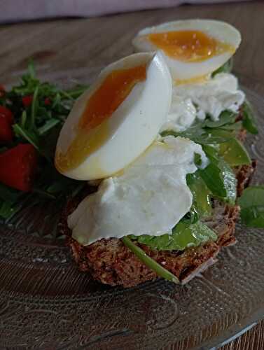 Tartine avocat, oeuf mollet, mozzarelle ou Avocat toat !