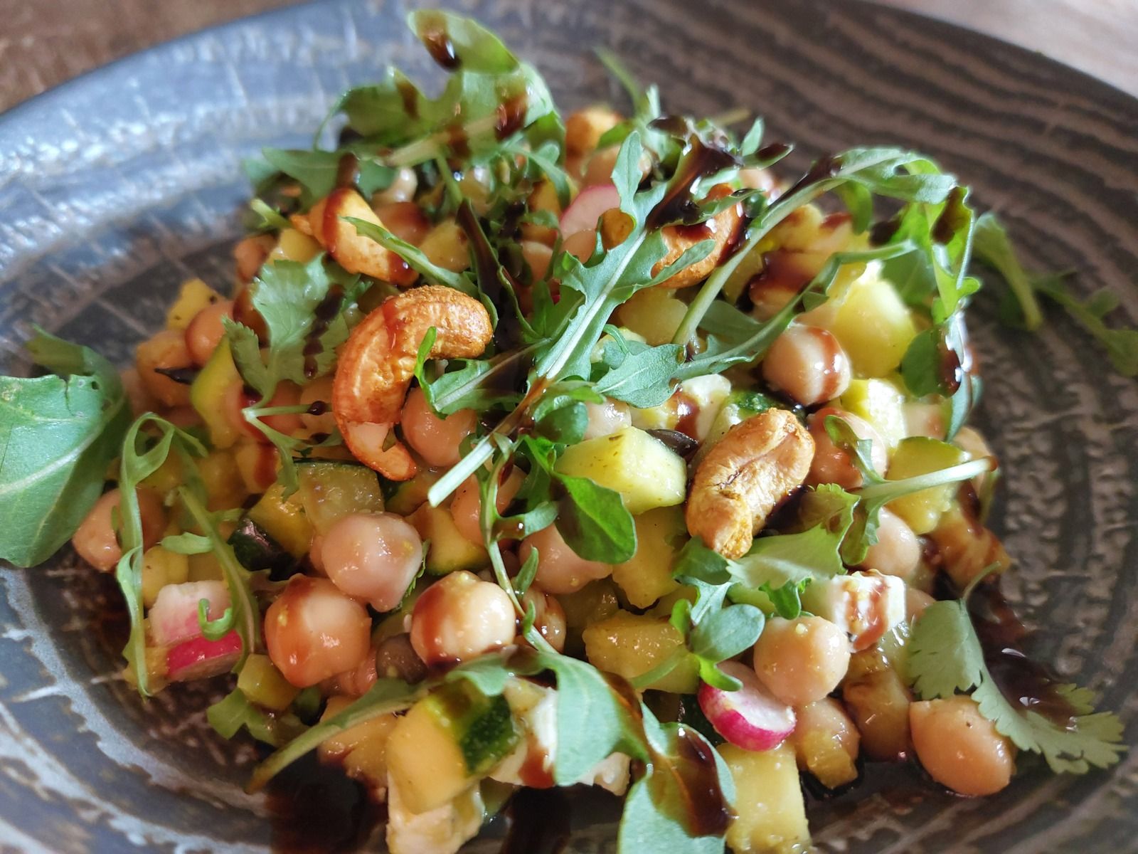 Salade de pois chiches et courgettes au curry