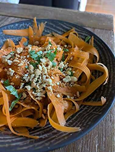 Tagliatelles de carottes pour une salade asiatique gourmande 