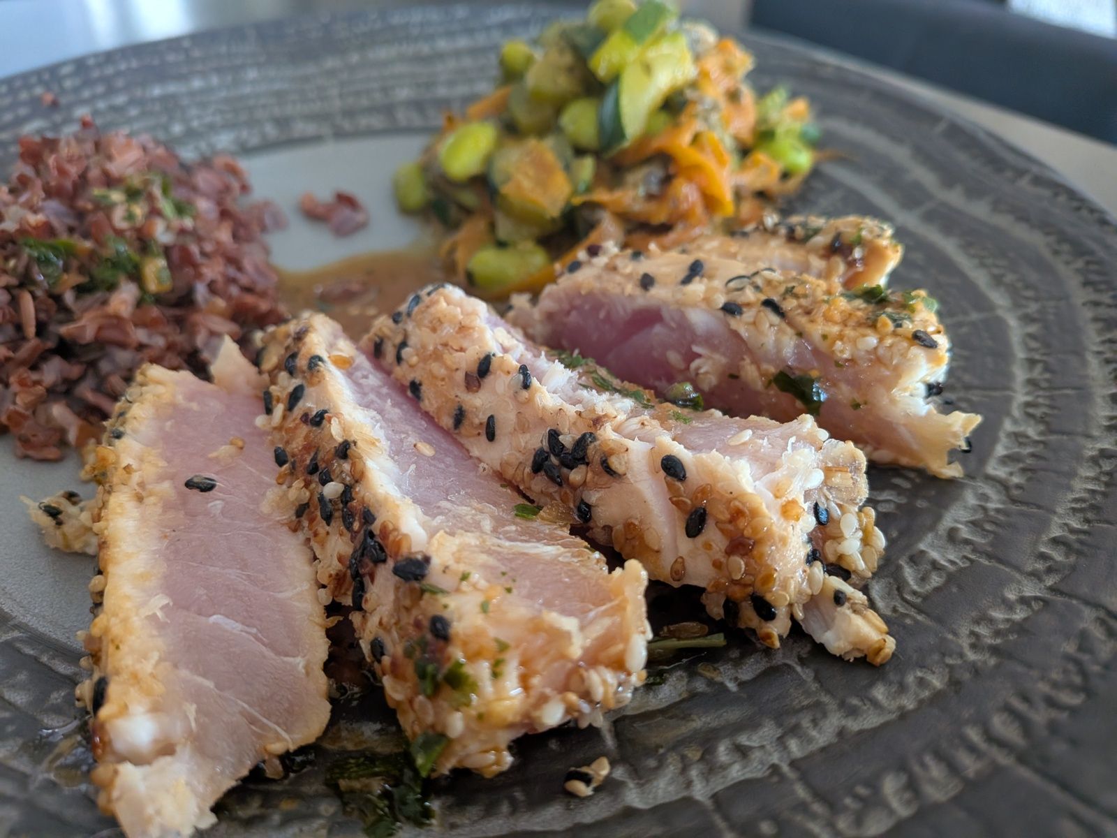 Tataki de thon et poêlée de légumes 