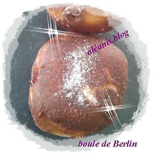 Boule de Berlin....fourré au chocolat et confiture de fraise