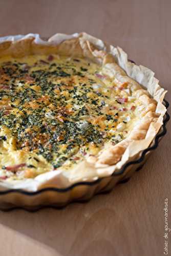 Quiche petits oignons, lardons et basilic