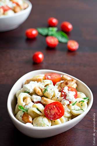 Salade de pâtes tomates cerises, poulet et feta