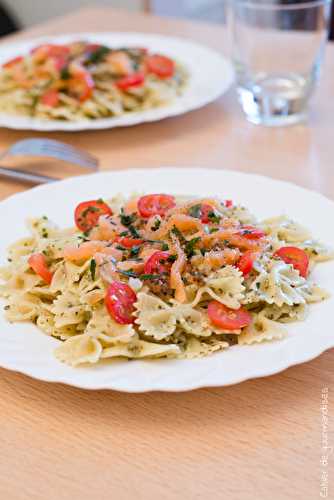 Pâtes pesto, tomates cerises et saumon