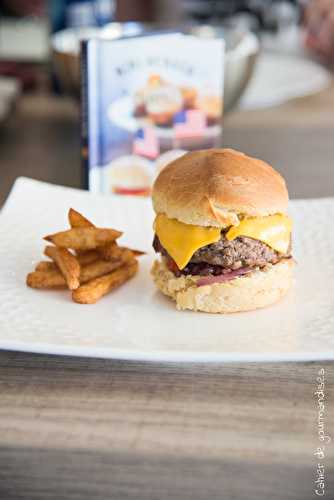 Mini-cheeseburgers aux tomates cerises et oignons rouge