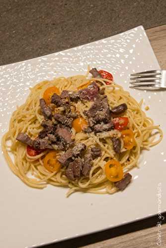 Pâtes au rôti de boeuf, tomates cerises et parmesan