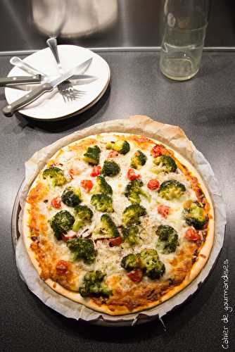 Pizza veggie brocolis et tomates cerises