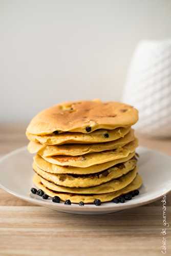 Pancakes à la farine de pois chiches aux myrtilles