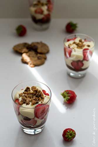 Verrines façon tiramisu aux fraises et à la mousse au chocolat Marie Morin