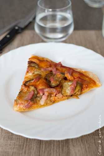 Pizza aubergines lardons