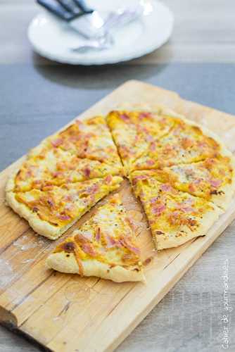 Pizza houmous jambon cheddar