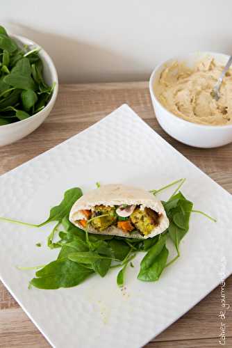 Pains pita aux légumes et croquettes