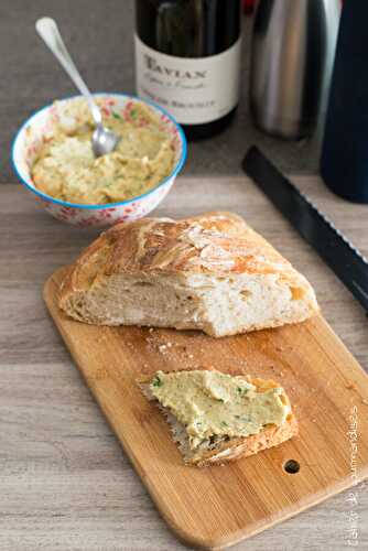 Houmous céleri et cacahuètes