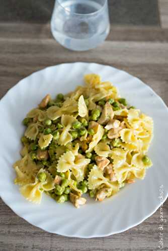 Pâtes crémeuses aux petits pois frais et au poulet