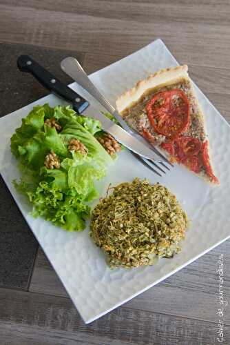 Galettes de courgettes et tarte à la tomate et au thon