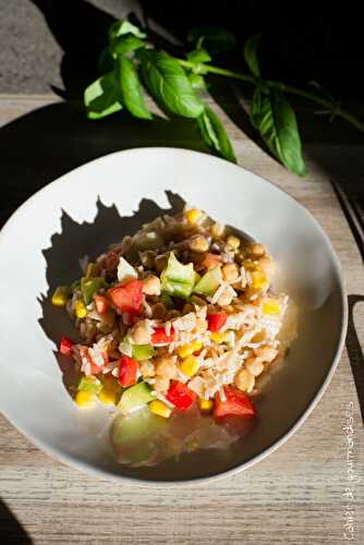 Une salade de riz estivale et végétarienne