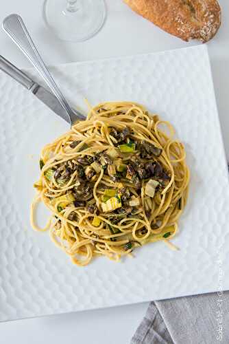 Spaghettis aux poireaux et champignons épicés