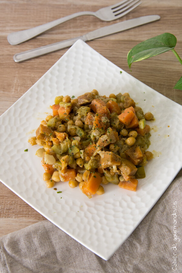 Curry vegan à la patate douce et courgettes